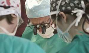 Трансплантираха белодробна артерия на 70-годишна жена с рак на белия дроб