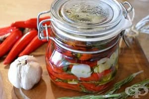 Мариновани люти чушки с розмарин и чесън в зехтин