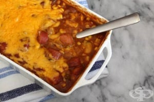 Боб с кренвирш и кашкавал на фурна