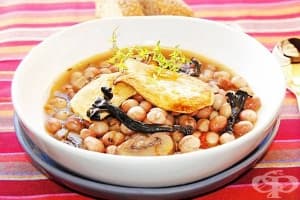 Боб с горски гъби, праз и мащерка