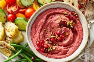 Хумус от червено цвекло и нар