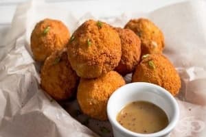 Панирани картофени хапки със сирене и зелен лук