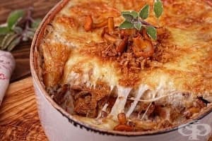 Картофена запеканка с гъби, пържен лук и коричка от сирена