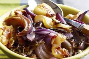 Лучена салата с бекон и чесън (на скара)