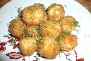Панирани пресни картофи с чесън и майорана