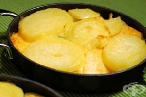 Печени картофи с праз и млечен сос със сирене
