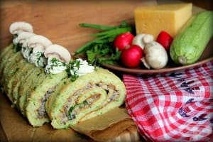 Руло от тиквички с гъби, чесън и кашкавал