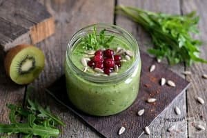Смути от рукола и авокадо с киви и ябълка