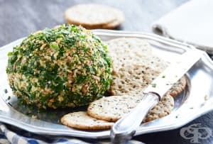 Топчици от сирене с фурми и орехи