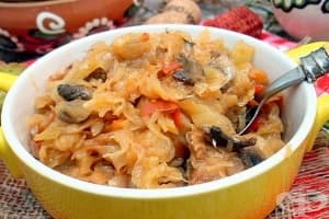 Задушено прясно зеле с бекон, зеленчуци и гъби