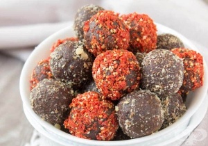 Подобрете настроението с бонбони от орех, бадем и какао