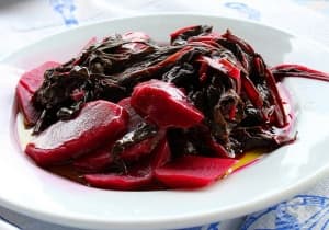 Пречистете черния дроб със салата от сливи, цвекло и семена