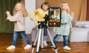 Задължения и права на родителите при участие на деца в интернет клипове