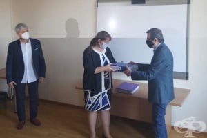 Министър Деница Сачева прие от синдикатите подписката с искане за промени в социалното законодателство