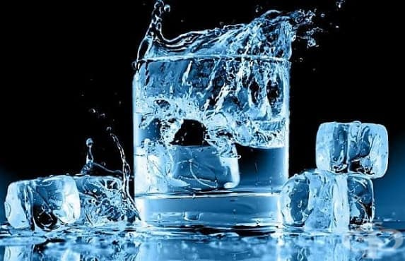 4 причини, поради които не трябва да се пие студена вода в жегите - изображение