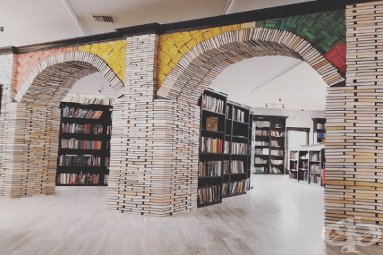 Арка от книги или как мъж вдъхва нов живот на старите книги - изображение