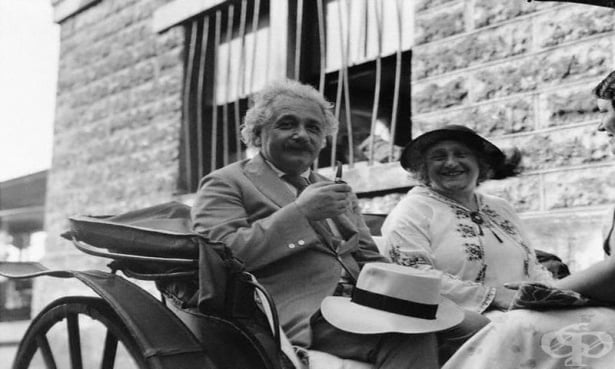 Лекар увива с домакинско фолио абдоминалната аневризма на Айнщайн и така спасява живота му  - изображение