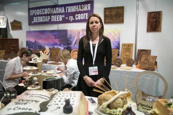 Учениците ни се обучават в реални производствени условия - за БУЛПЕК направиха красиви и вкусни торти от захарно тесто: Марина Пешева, педагогически съветник в Професионална гимназия „Велизар Пеев” – Своге - изображение