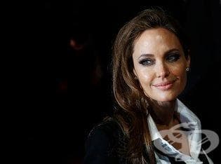 Анджелина Джоли премахна и яйчниците си, за да е сигурна, че няма да се разболее от овариален карцином - изображение