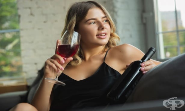 Чаша вино вечер: опасен навик или кратко бягство от реалността за съвременната жена - изображение