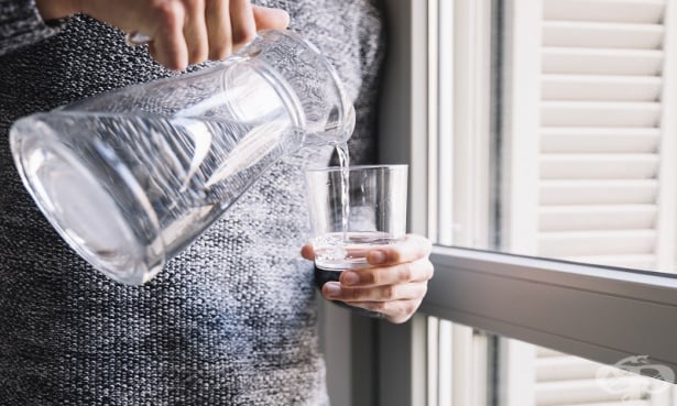 Ейдриън Чилс за хидратацията: Наистина ли трябва да пием по 4 литра вода на ден - изображение