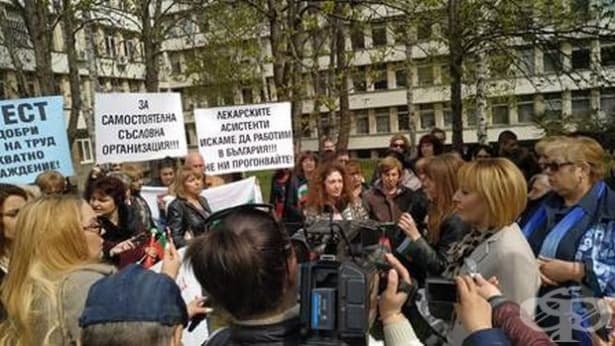 Десетки медицински сестри протестираха във Враца - изображение