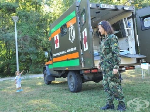 Лекари от ВМА представиха пред деца и младежи професията на военния медик - изображение
