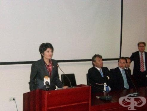 Министър Атанасова стана свидетел на демонстративна лапароскопска операция - изображение