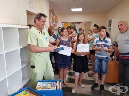 Сияна, Ния и Борис дариха над 800 детски книжки на Университетската болница „Пирогов“ - изображение