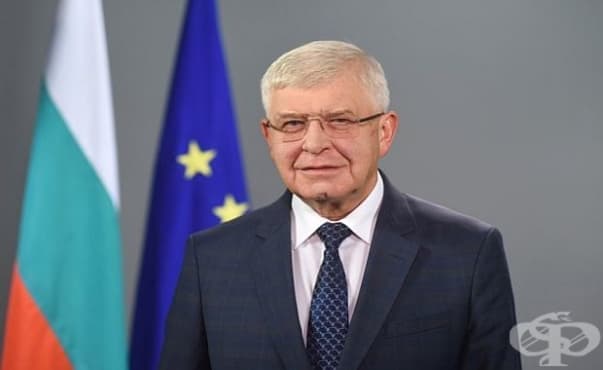 От здравното министерство ще анализират какъв е дефицита за достигане на посочените в КТД заплати на протестиращите медицински сестри - изображение