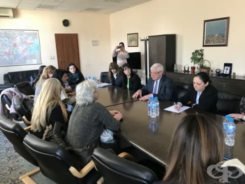 Здравният министър разговаря с протестиращите медицински сестри - изображение