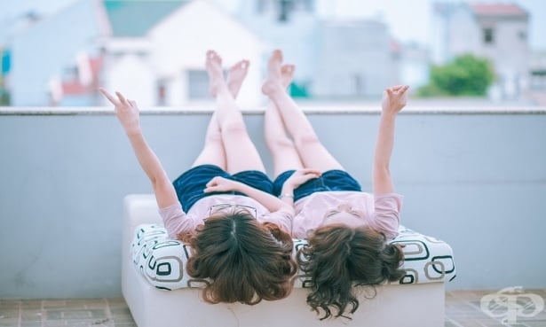 Как да помогнете на близнаците си да развият силно чувство за индивидуалност - изображение