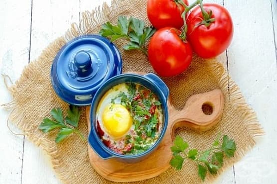 Сирене по шопски с люти чушки и масло - изображение