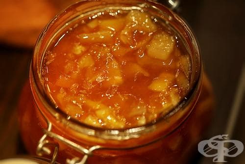 Сладко от ябълки с лимон и канела - изображение