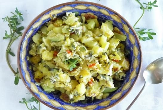 Салата от картофи с краставички, майонеза и тученица - изображение