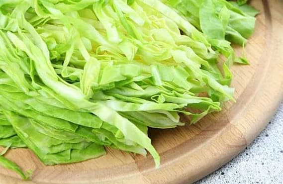 Преборете акнето с маска от зеле, белтък и ориз - изображение