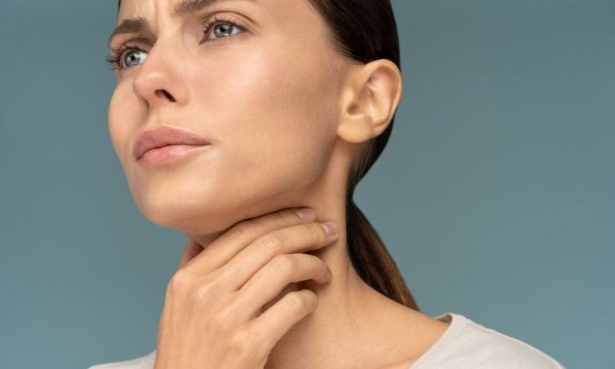 Как да облекчим болки в гърлото след повръщане - изображение