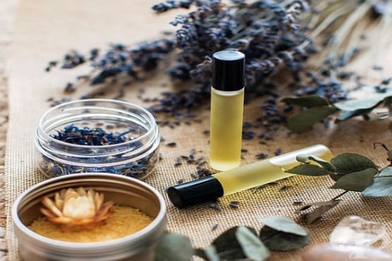 Как да си направим домашен парфюм с етерични масла - изображение