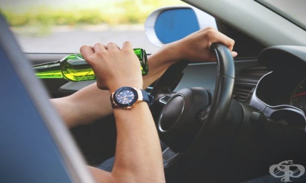Как да разпознаем пияния или дрогирания шофьор на пътя  - изображение