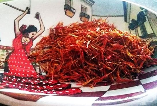 Използвайте шафран за премахване на петната по кожата и заглаждане на тена - изображение