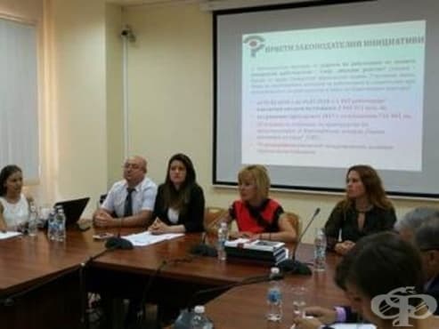 Близо 43 000 българи са минали през приемната на омбудсмана, отчете Мая Манолова - изображение