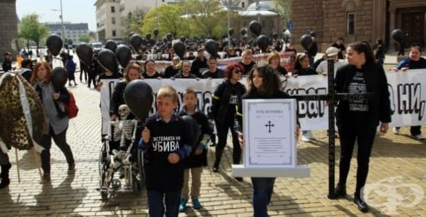 Шести протест на родителите на деца с увреждания - изображение