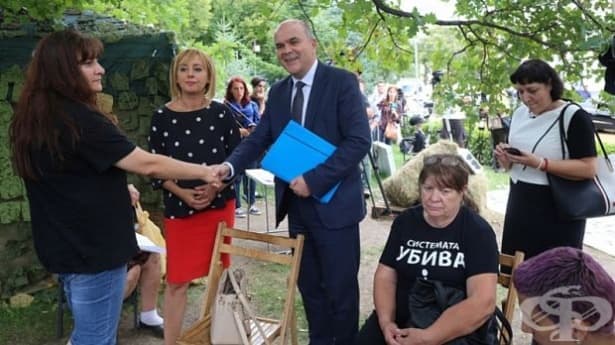 Два варианта на проектозакона за хората с увреждания представи Бисер Петков - изображение