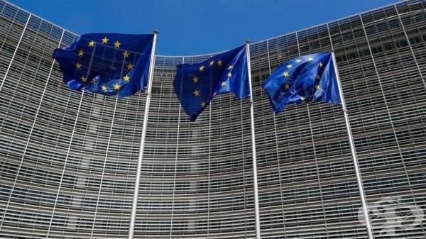 ЕК започна консултации със социалните партньори за справедливи минимални заплати - изображение