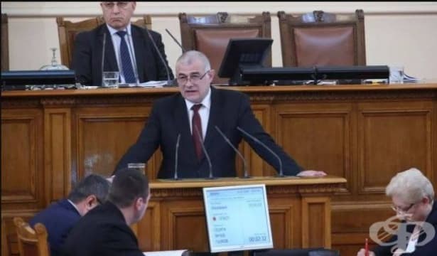 Парламентът прие промените в КТ, според които осиновителите ще ползват едногодишен отпуск - изображение